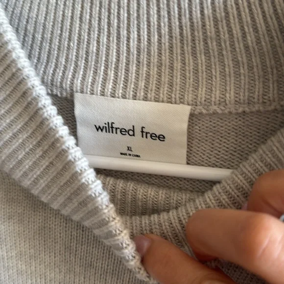 Aritzia Wilfred Women's Sweater - Picture 2 of 2
